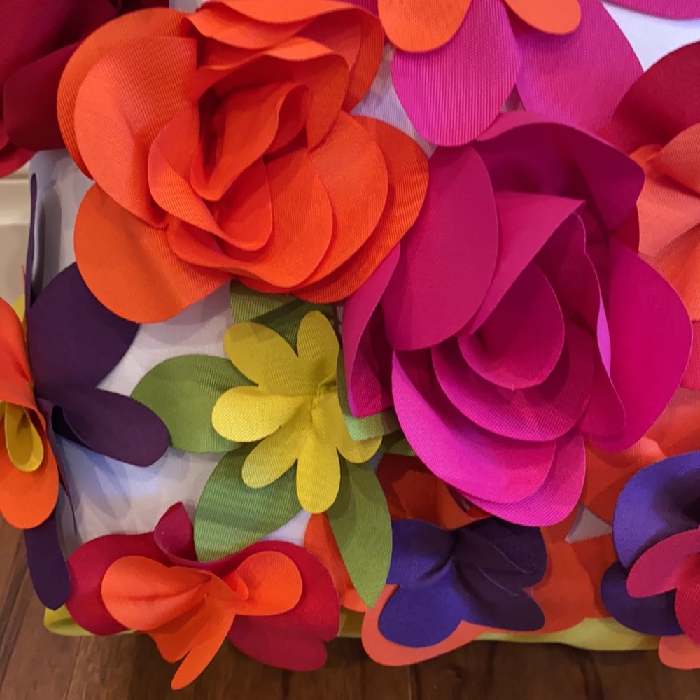 Stunning. 3 dimensional colorful throw pillow. Brighten up a room!π - Picture 3 of 8